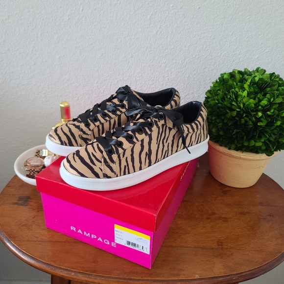 *NWB* Rampage Holly Lace-up Sneaker, 8 - Picture 2 of 9